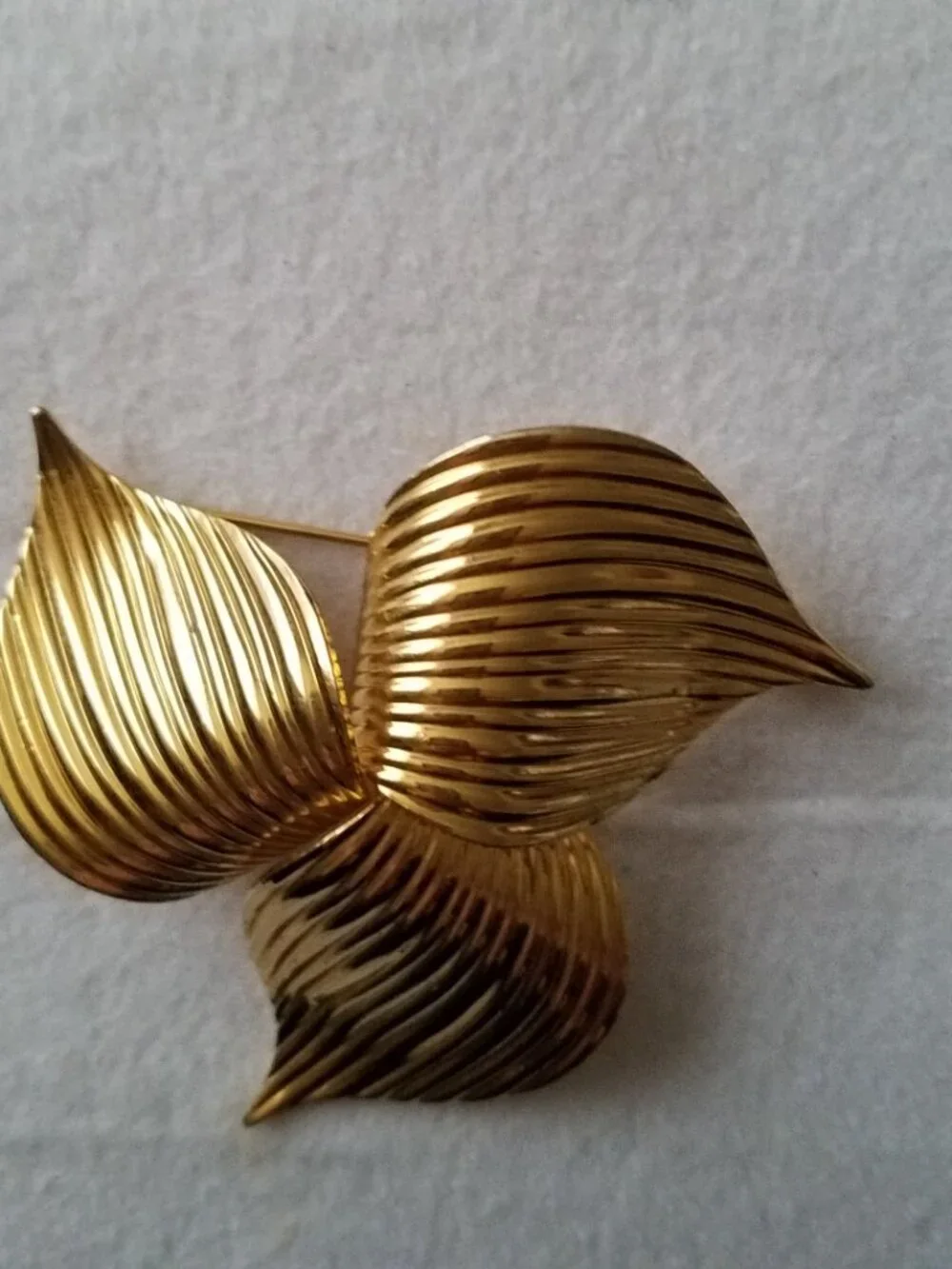 Vintage Sarah Coventry Trillium Goldtone Brooch